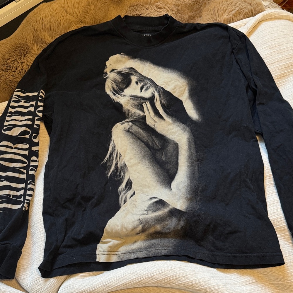 Taylor Swift Black Long Sleeve Tee